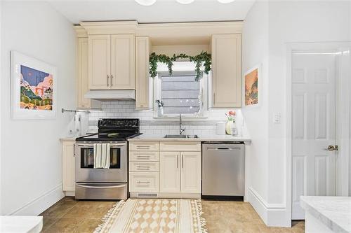 745 Warsaw Ave, Winnipeg, MB 