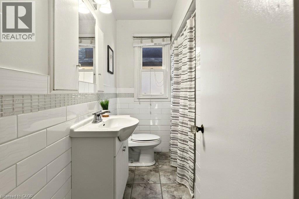 15 East 27Th Street, Hamilton, ON