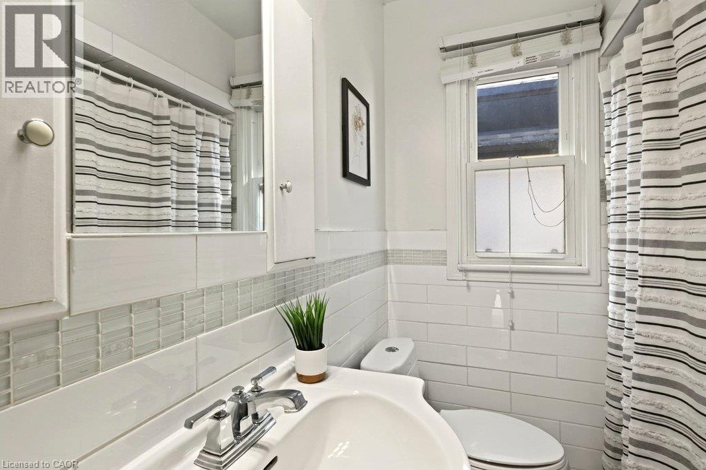 15 East 27Th Street, Hamilton, ON