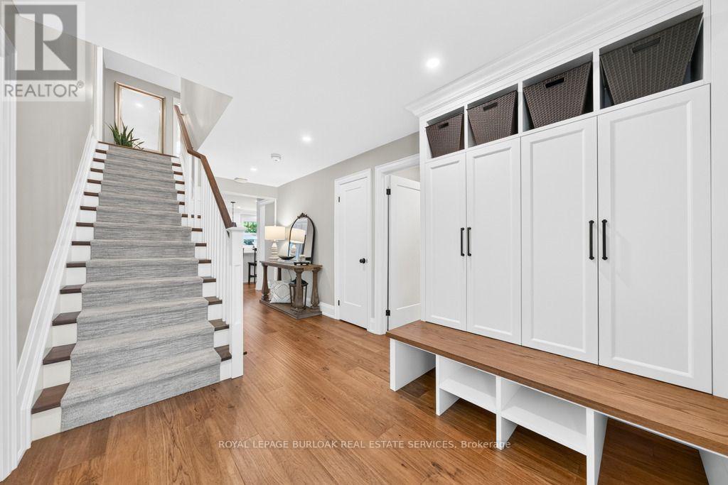 385 Rosslyn Drive, Burlington, ON