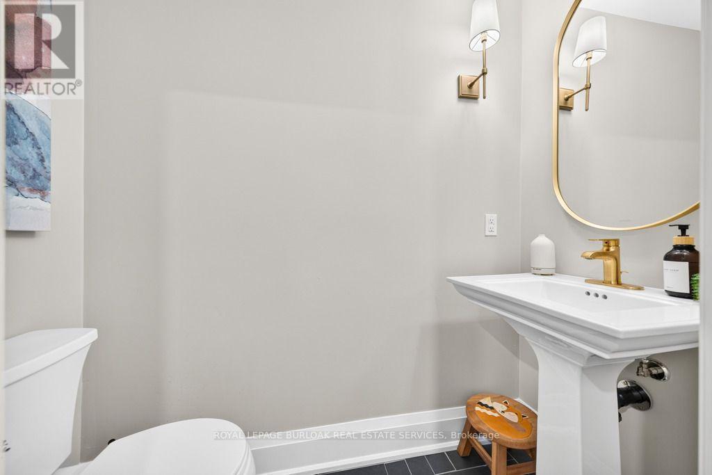 385 Rosslyn Drive, Burlington, ON