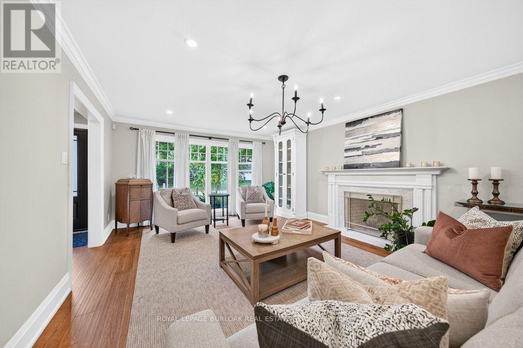 385 Rosslyn Drive, Burlington, ON