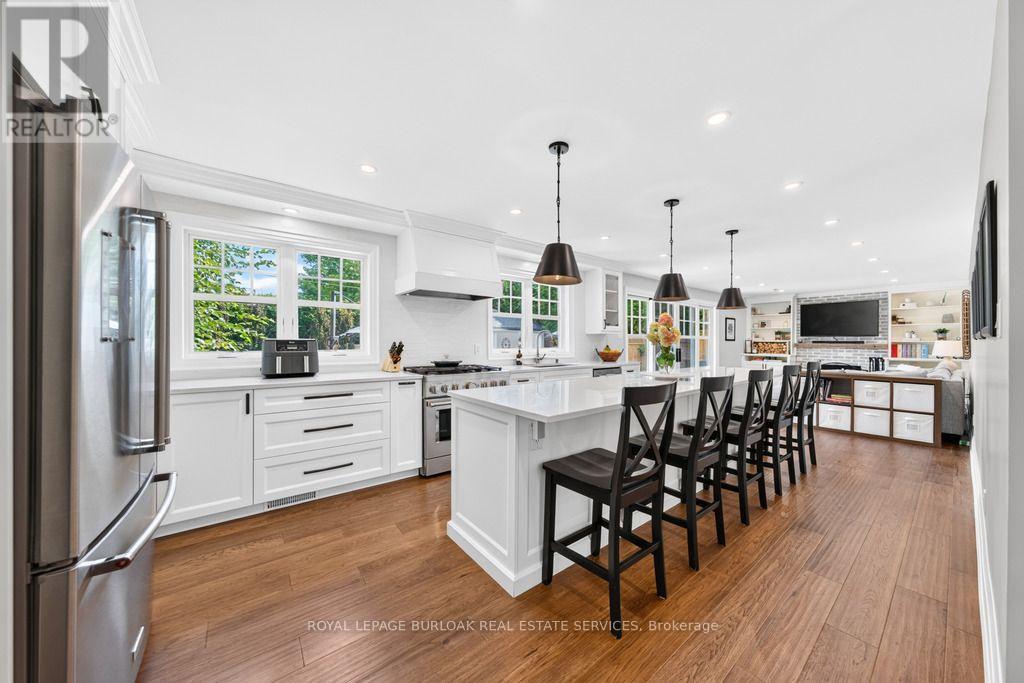 385 Rosslyn Drive, Burlington, ON