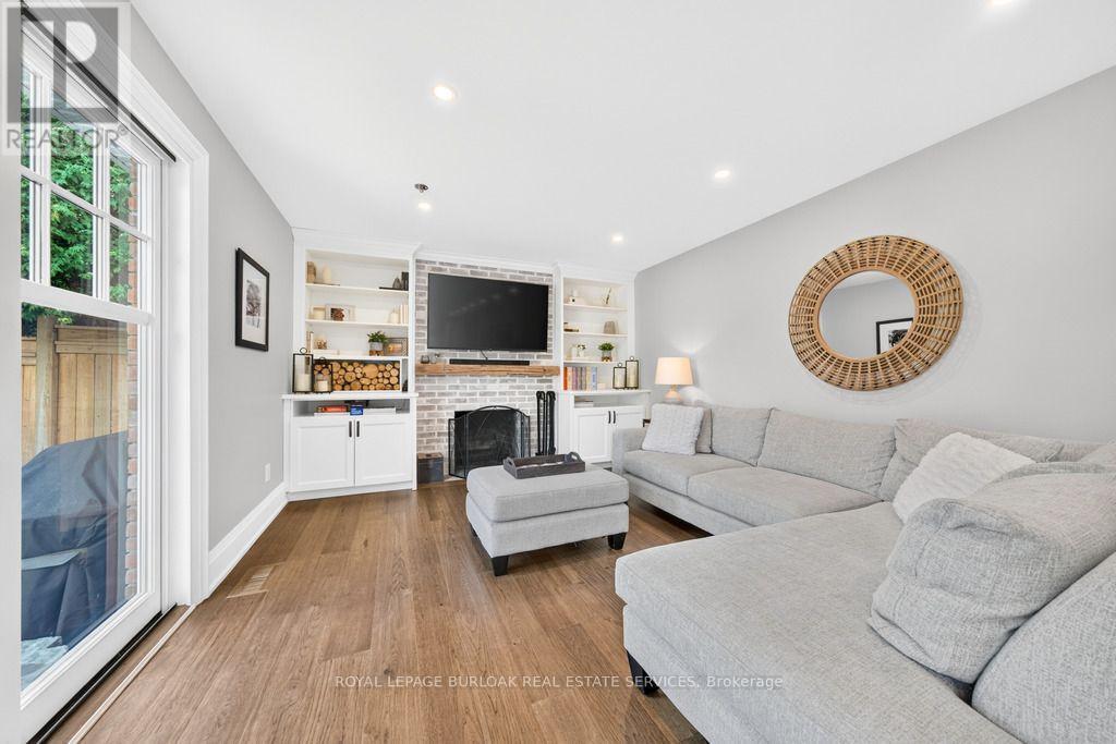 385 Rosslyn Drive, Burlington, ON