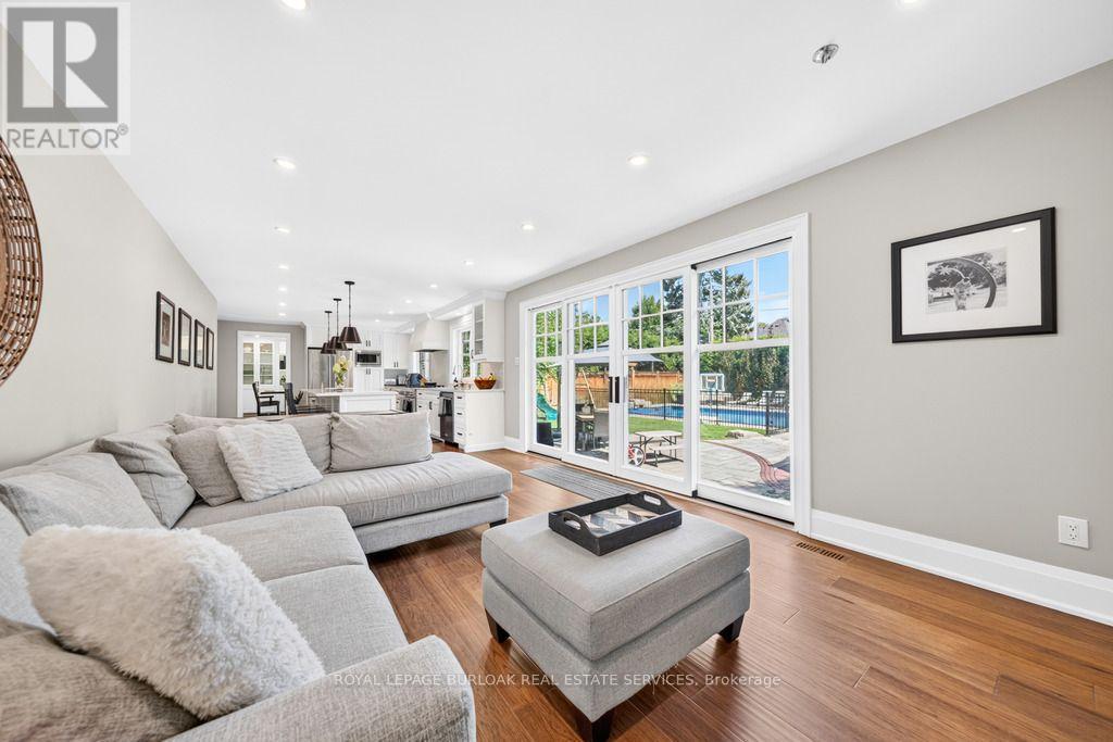 385 Rosslyn Drive, Burlington, ON