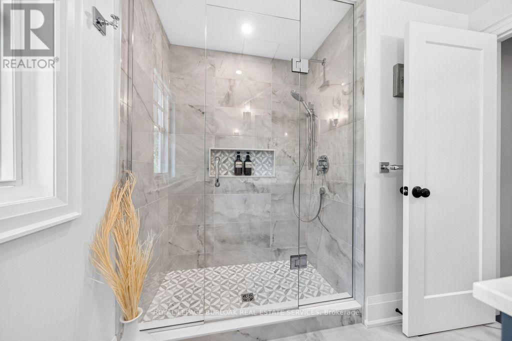 385 Rosslyn Drive, Burlington, ON