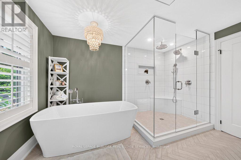 385 Rosslyn Drive, Burlington, ON