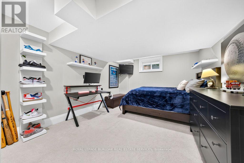 385 Rosslyn Drive, Burlington, ON