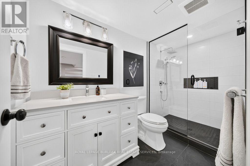385 Rosslyn Drive, Burlington, ON