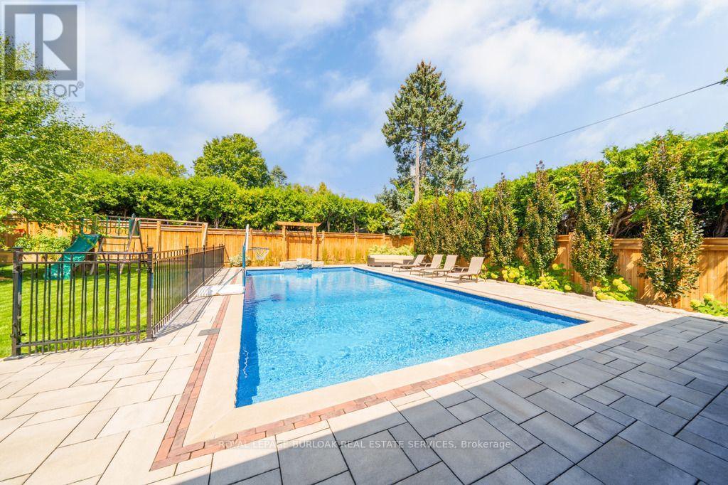 385 Rosslyn Drive, Burlington, ON