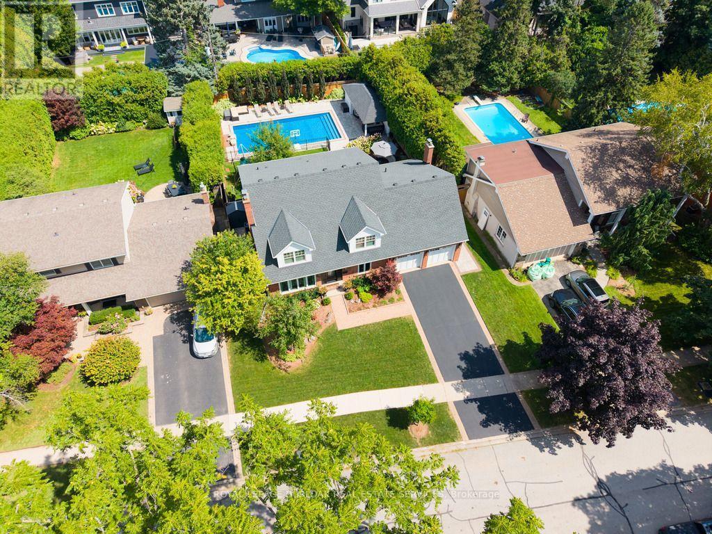 385 Rosslyn Drive, Burlington, ON