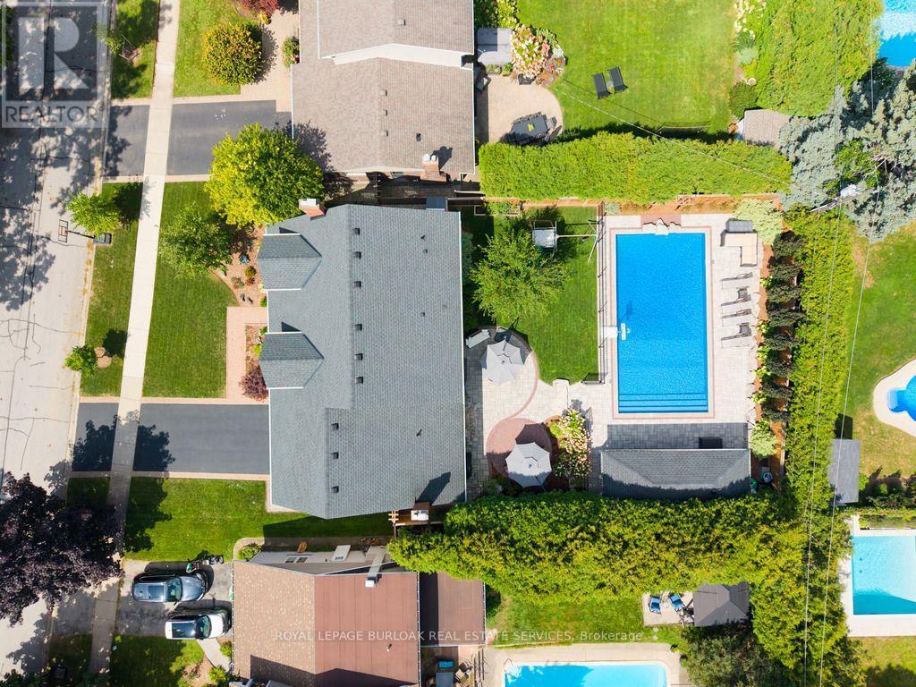 385 Rosslyn Drive, Burlington, ON