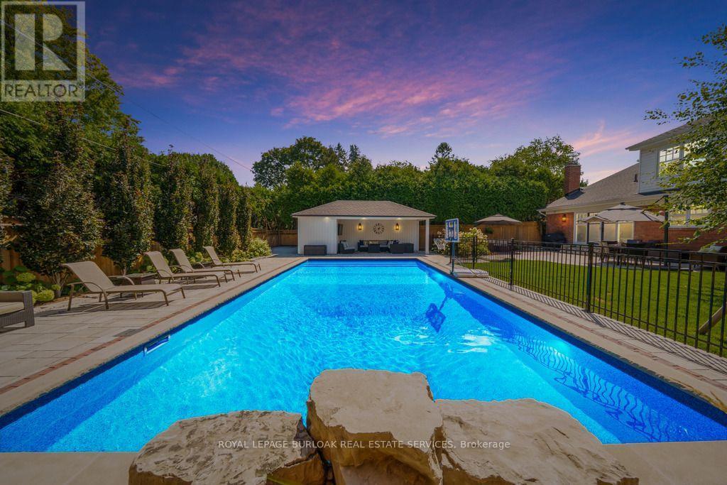 385 Rosslyn Drive, Burlington, ON