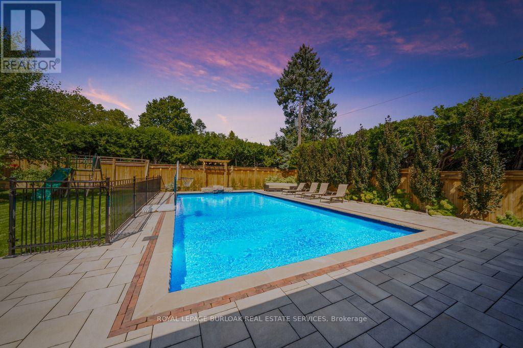385 Rosslyn Drive, Burlington, ON