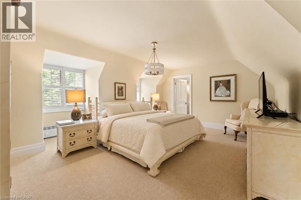 California shutters, luxury carpet, ensuite and walk-in closet. - 3040 First Street, Burlington, ON