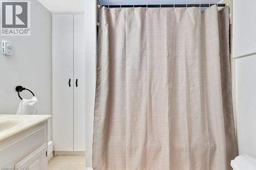 Second full bath on the second floor - 52 Third Avenue, Cambridge, ON 