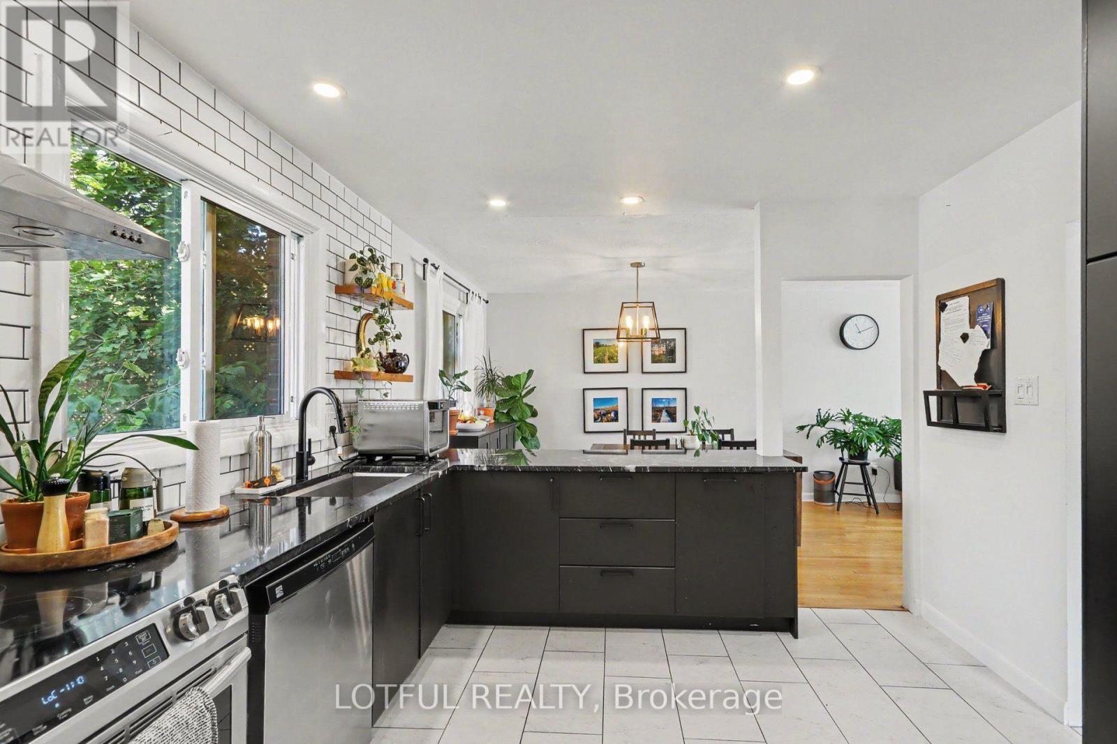 2226 Saunderson Drive, Ottawa, ON