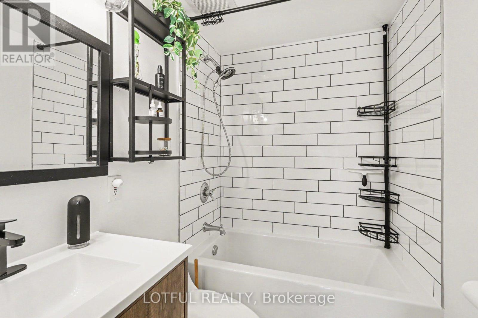 2226 Saunderson Drive, Ottawa, ON