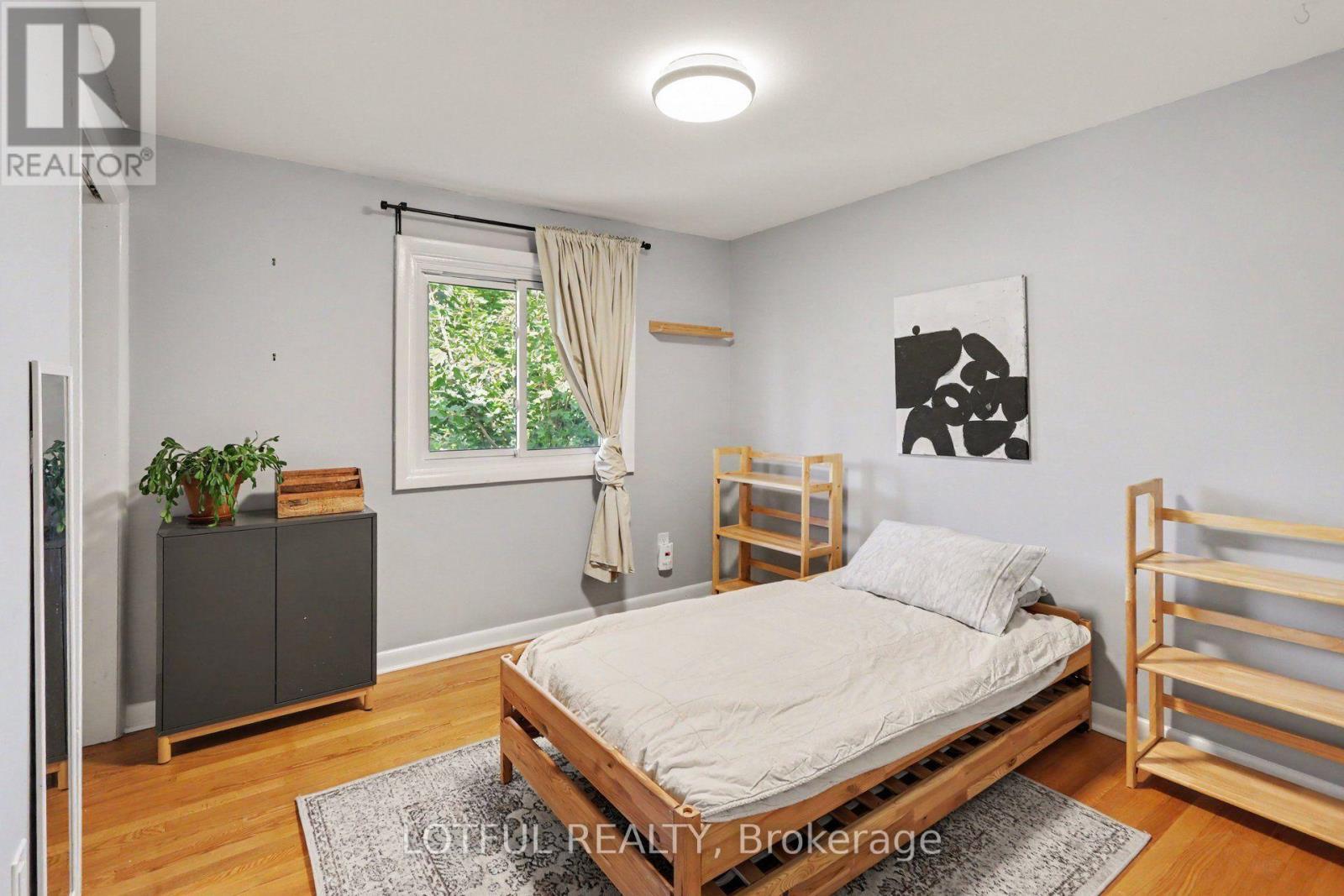 2226 Saunderson Drive, Ottawa, ON