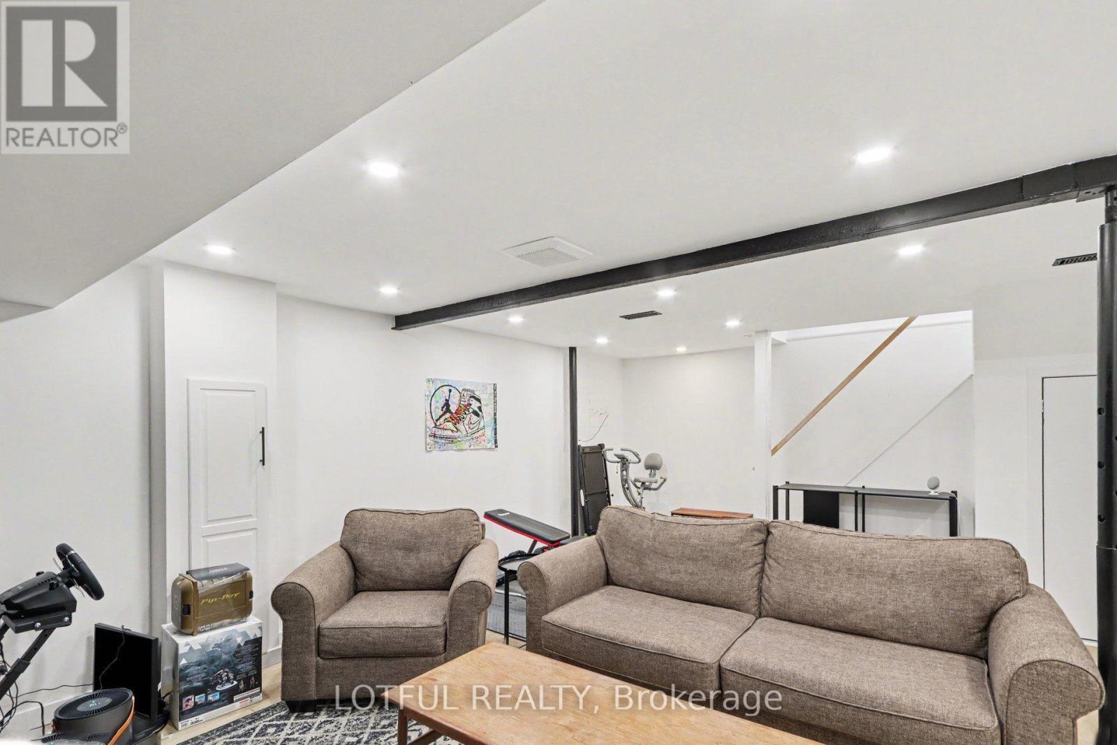 2226 Saunderson Drive, Ottawa, ON