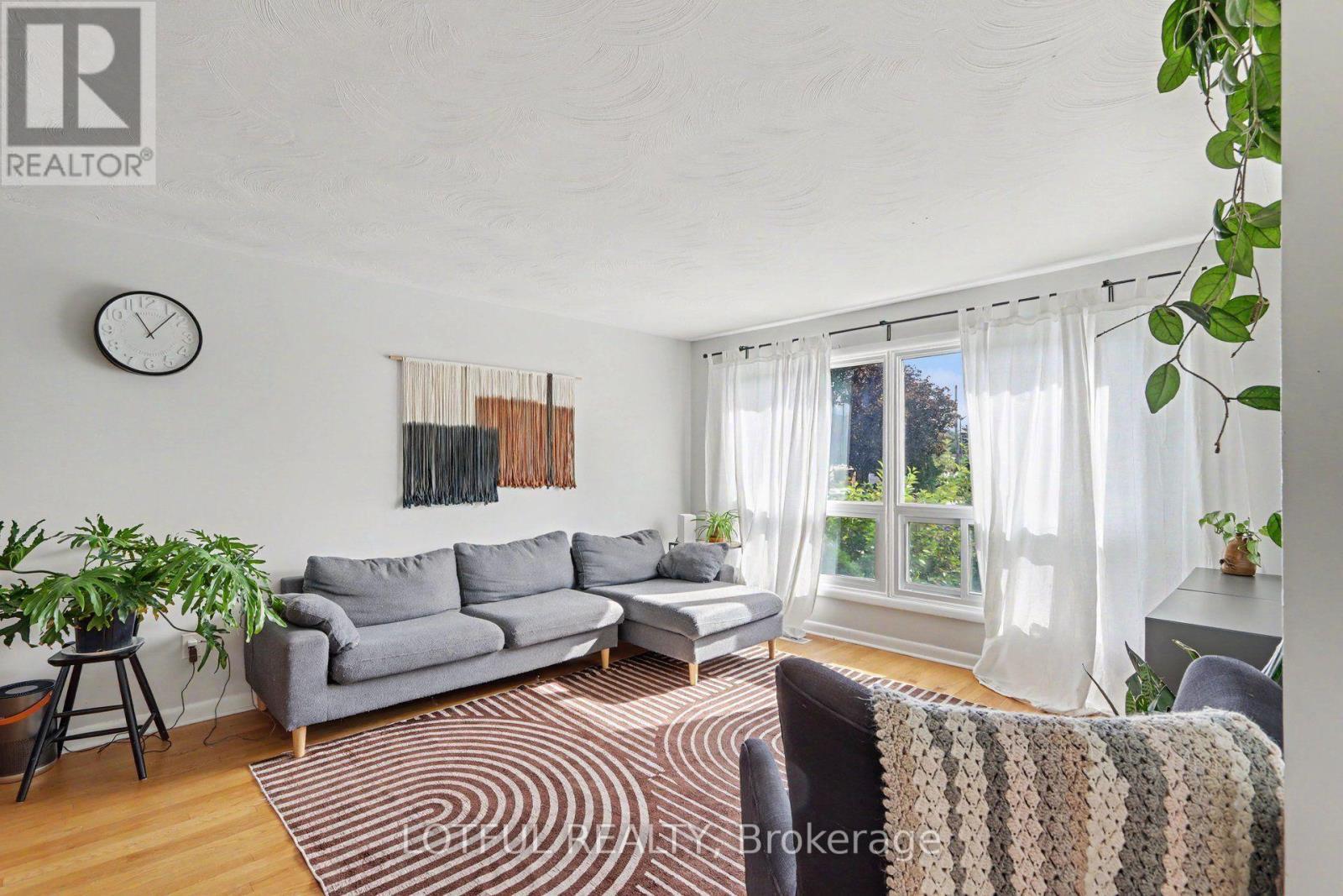 2226 Saunderson Drive, Ottawa, ON