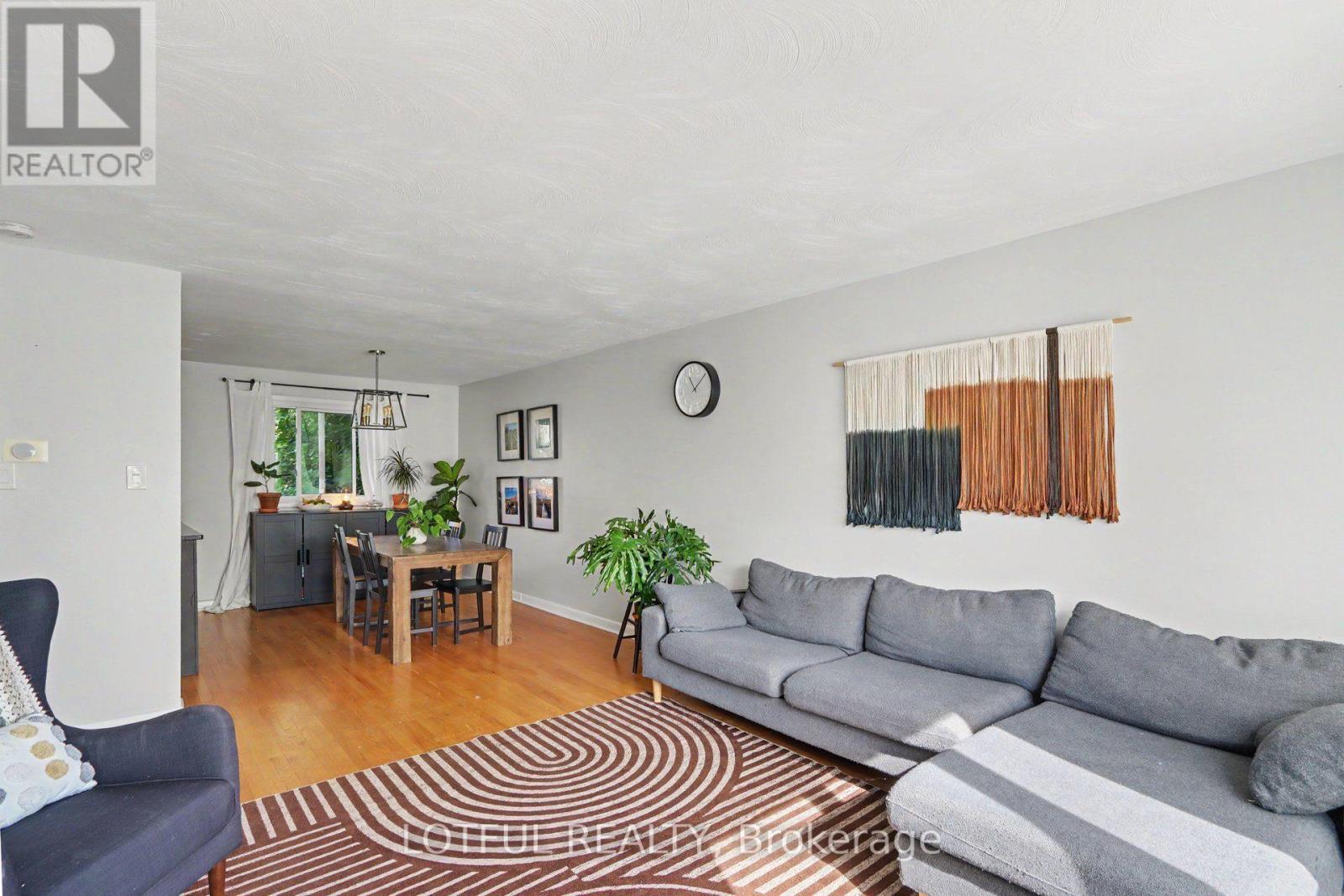 2226 Saunderson Drive, Ottawa, ON