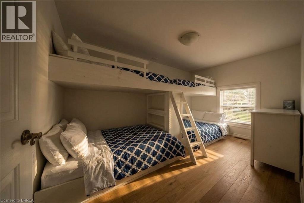 10 Reserve Street, Turkey Point, ON