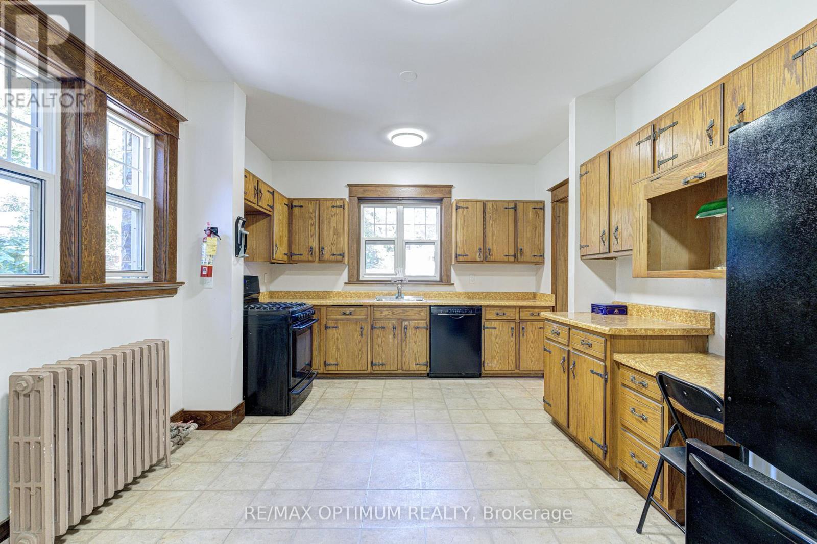 916 Queenston Road, Cambridge, ON