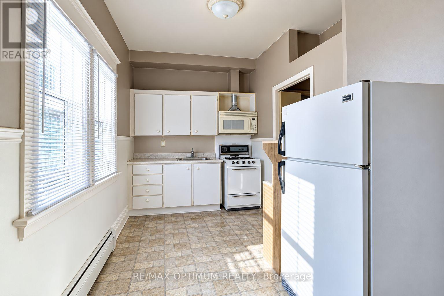916 Queenston Road, Cambridge, ON