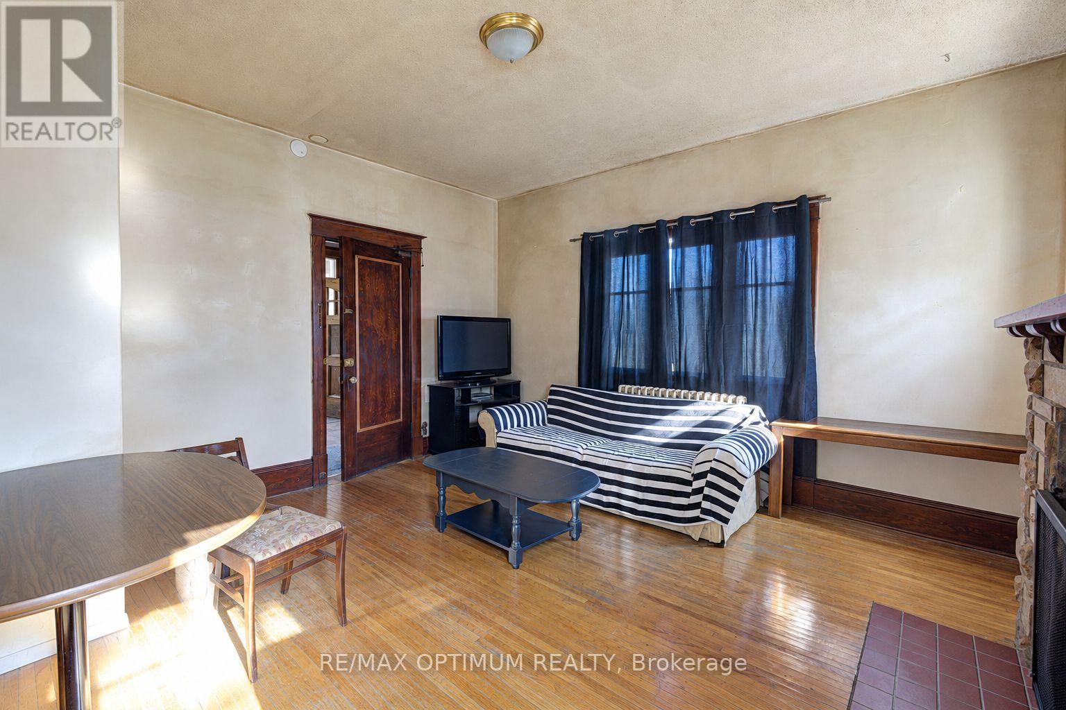 916 Queenston Road, Cambridge, ON