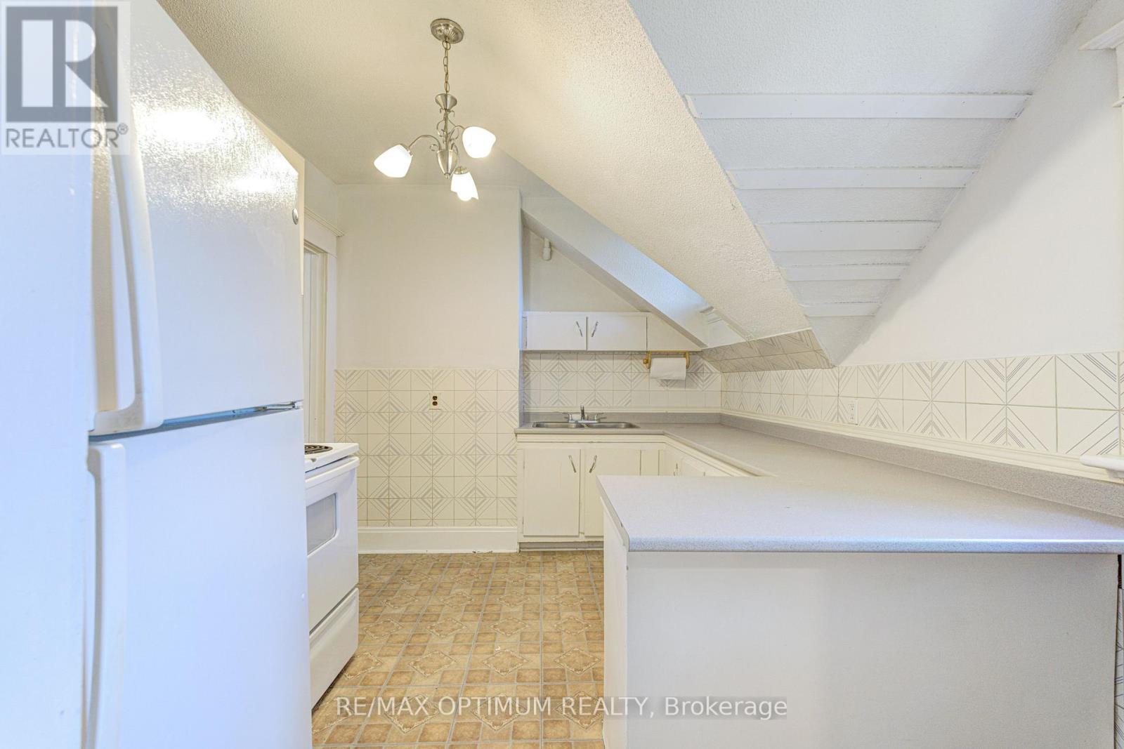 916 Queenston Road, Cambridge, ON
