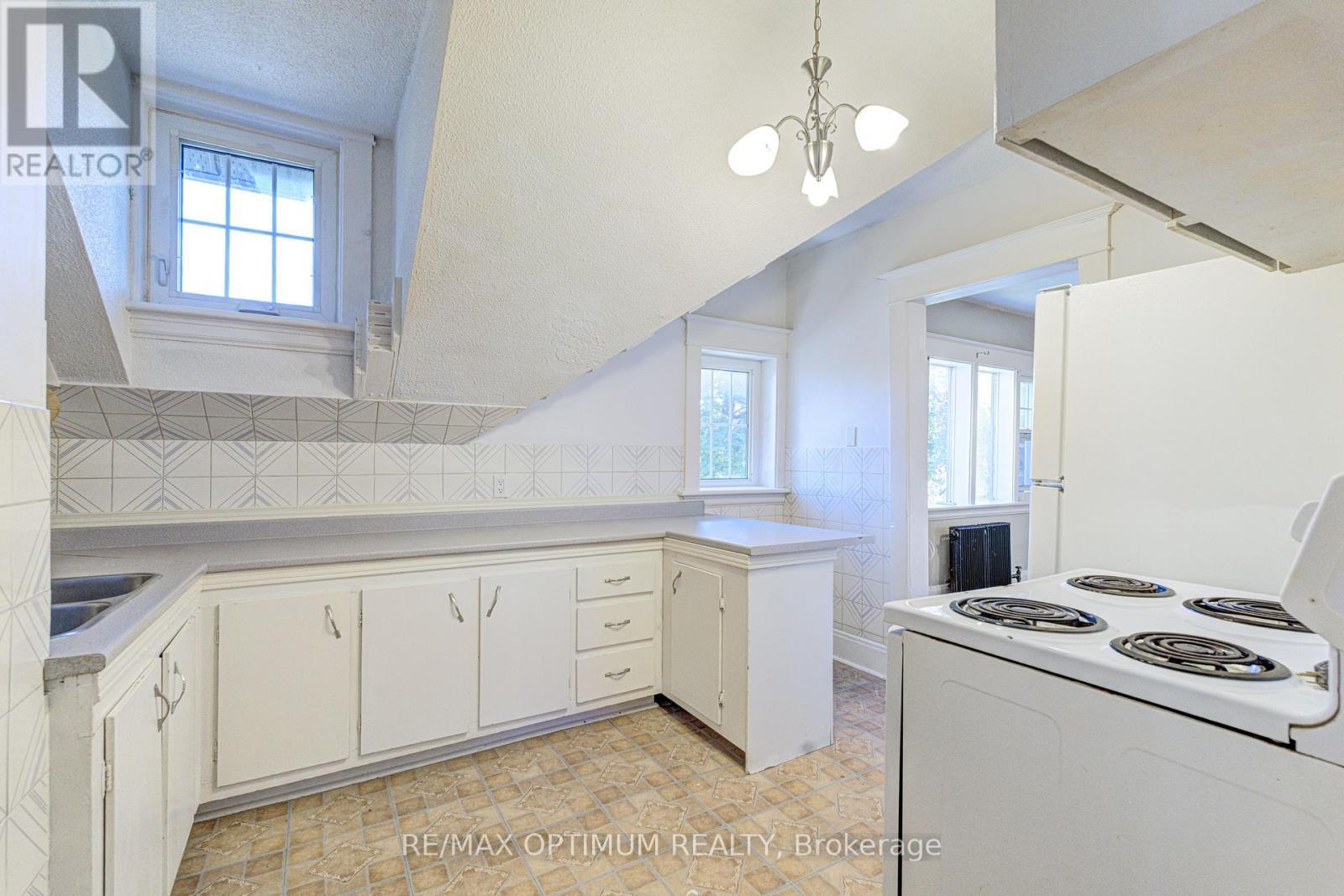916 Queenston Road, Cambridge, ON