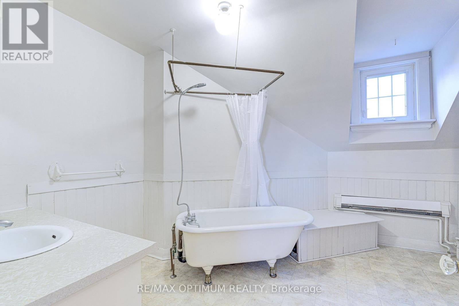 916 Queenston Road, Cambridge, ON