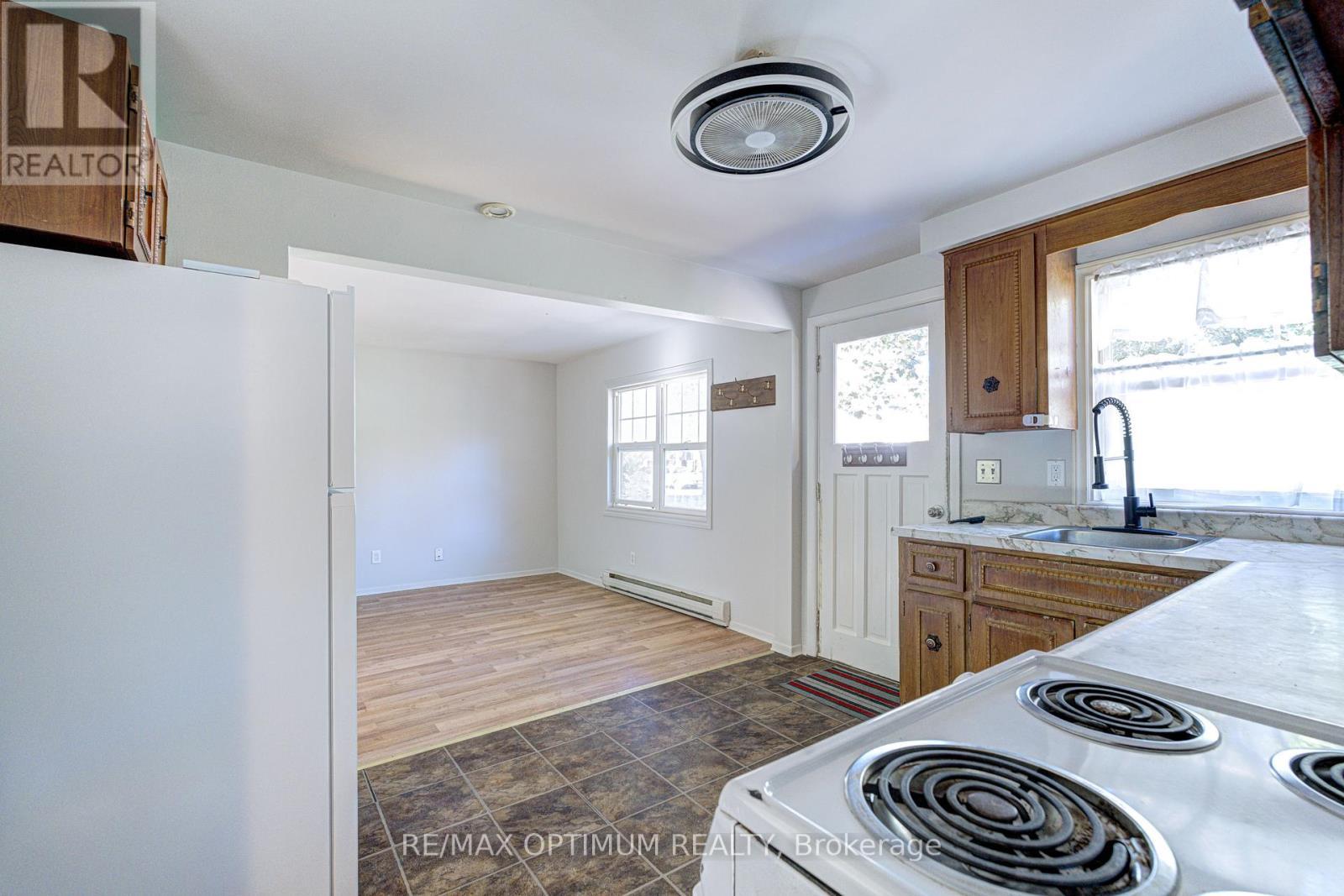 916 Queenston Road, Cambridge, ON