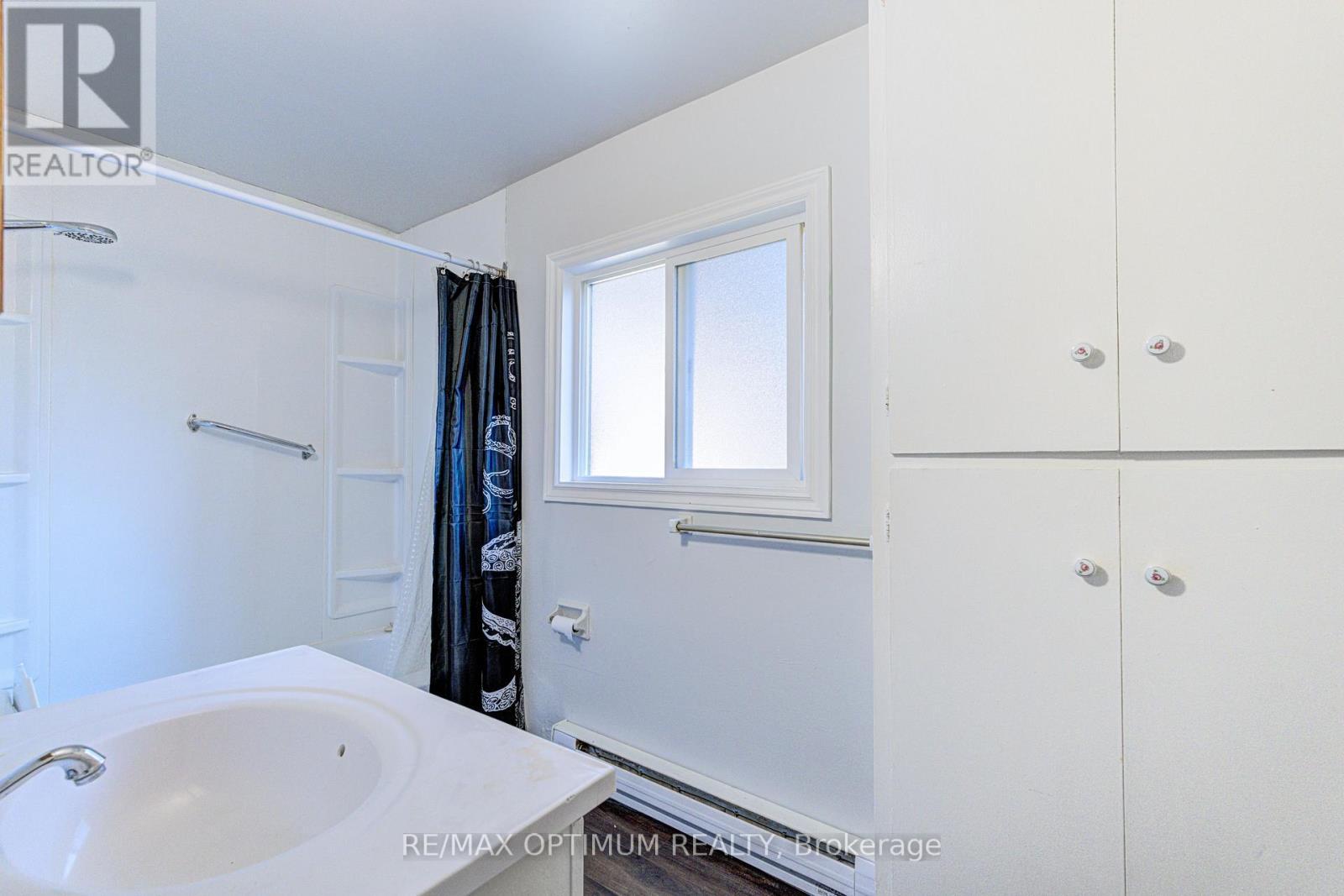 916 Queenston Road, Cambridge, ON