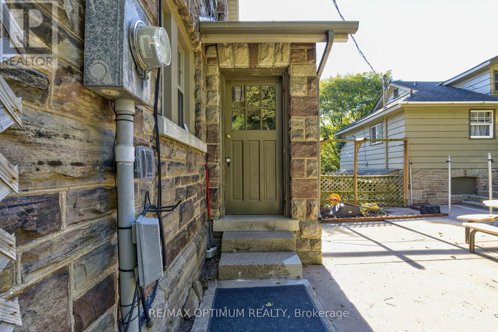 916 Queenston Road, Cambridge, ON