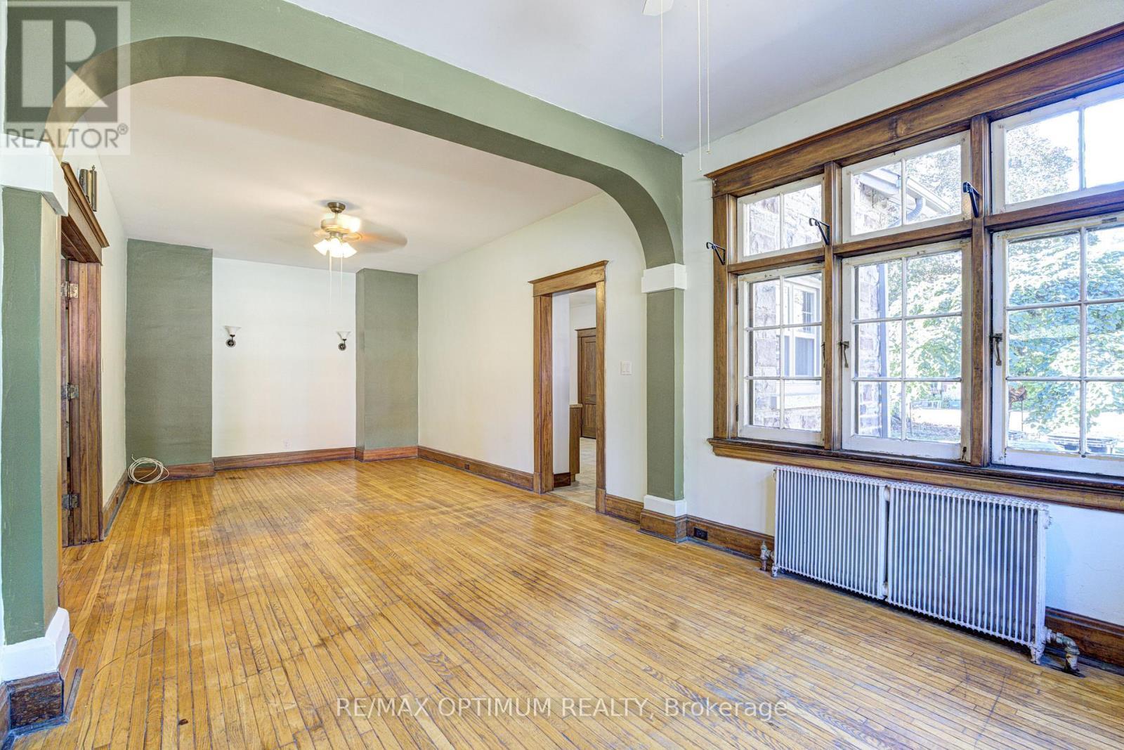 916 Queenston Road, Cambridge, ON