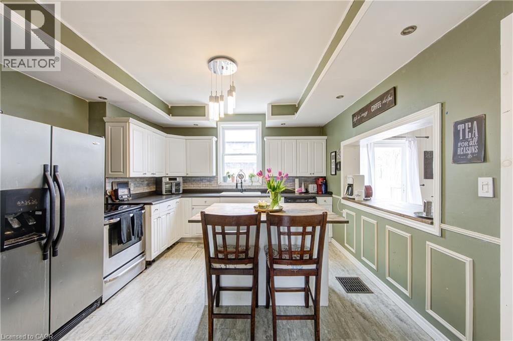 137 Wellington Street, Mitchell, ON
