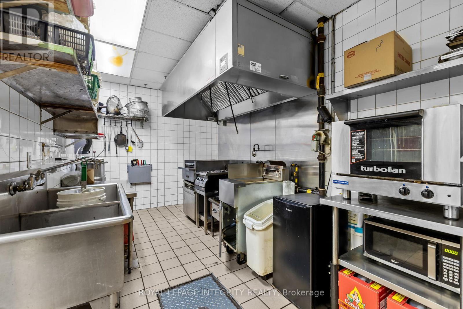 2150 Robertson Rd Road S, Ottawa, ON