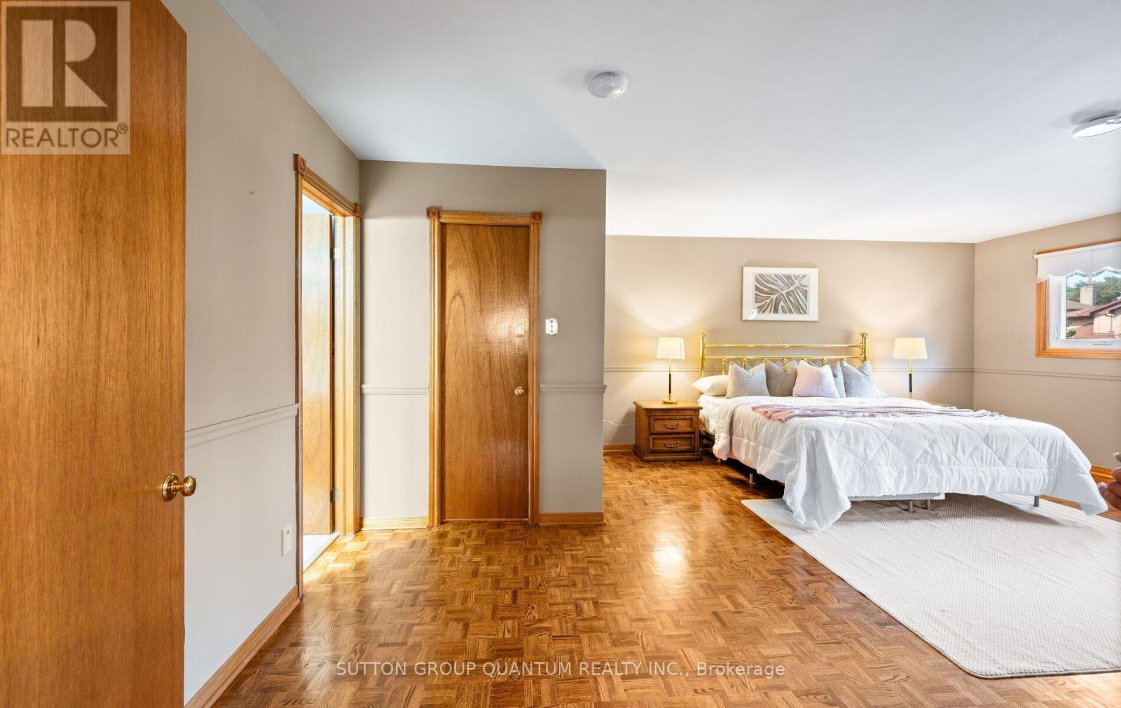 1896 Stoneybrook Court, Mississauga, ON