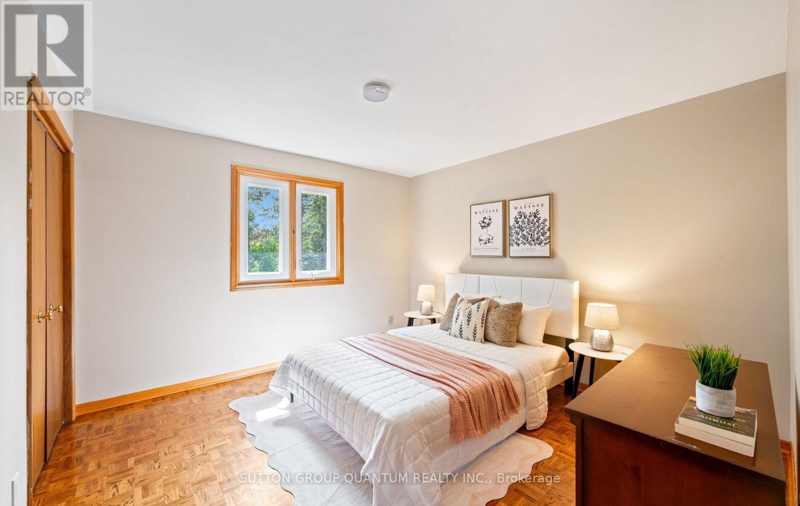 1896 Stoneybrook Court, Mississauga, ON