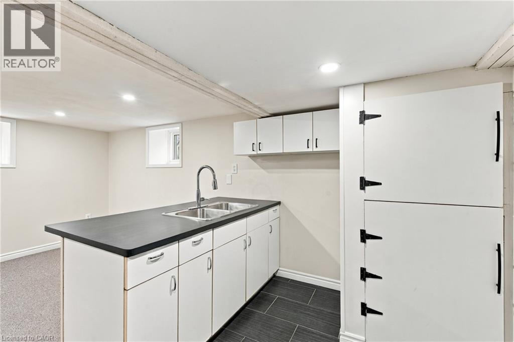 100 Balsam Avenue S, Hamilton, ON