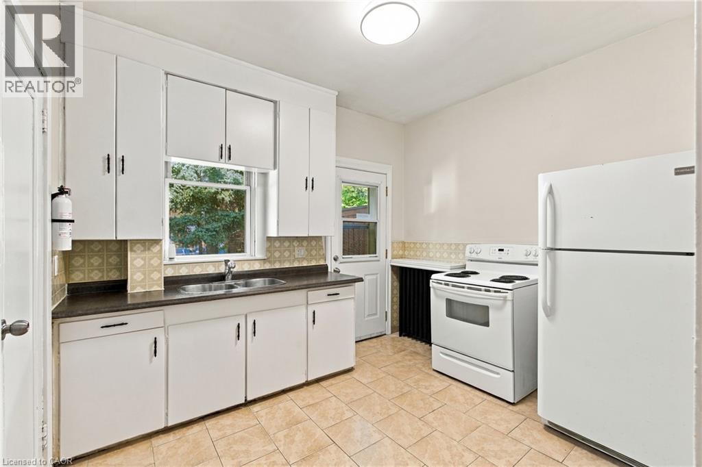 100 Balsam Avenue S, Hamilton, ON