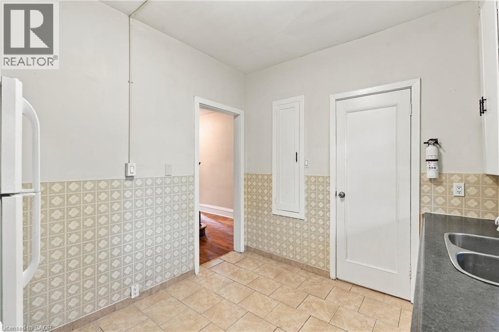 100 Balsam Avenue S, Hamilton, ON
