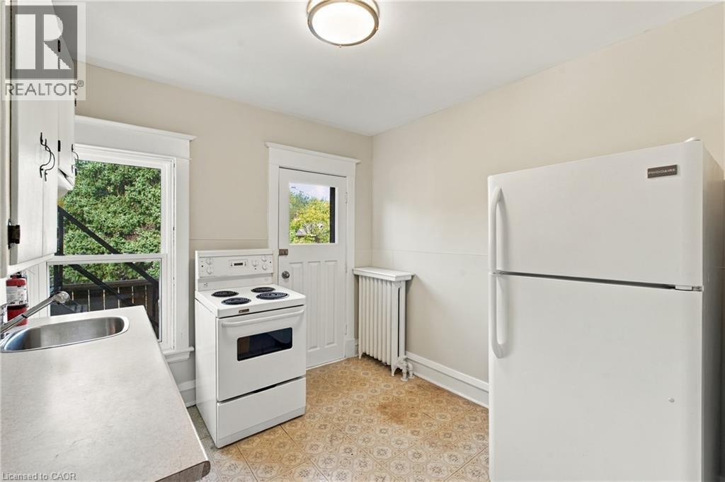 100 Balsam Avenue S, Hamilton, ON