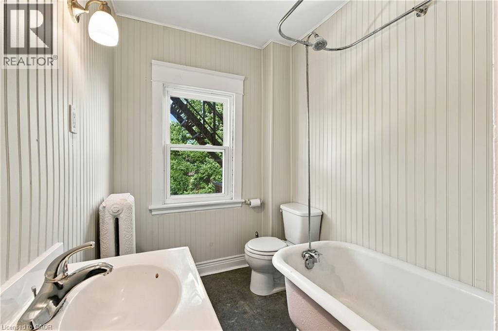 100 Balsam Avenue S, Hamilton, ON