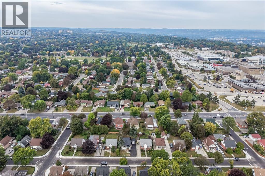 Residential area with mature trees and established streets - 50 West 4Th Street, Hamilton, ON