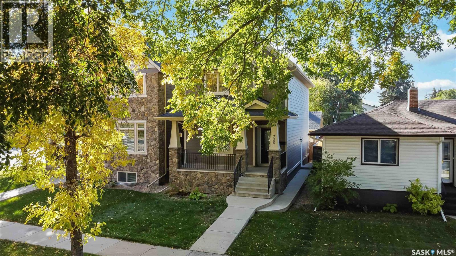 738 4Th Street E, Saskatoon, SK
