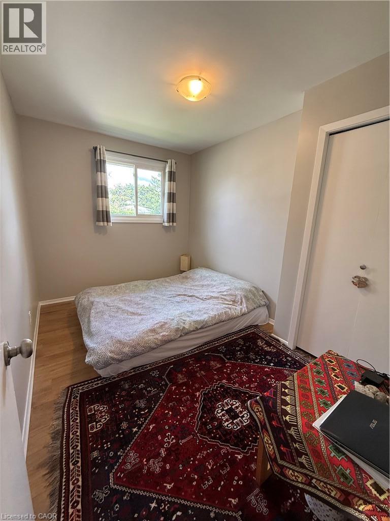Wood-finish flooring with a window and a ceiling-mounted light fixture - 281 Toll Gate Boulevard, Waterloo, ON