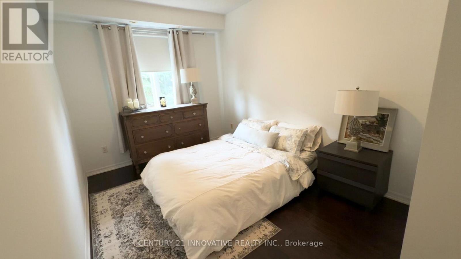 16 St Lawrence Drive, Mississauga, ON